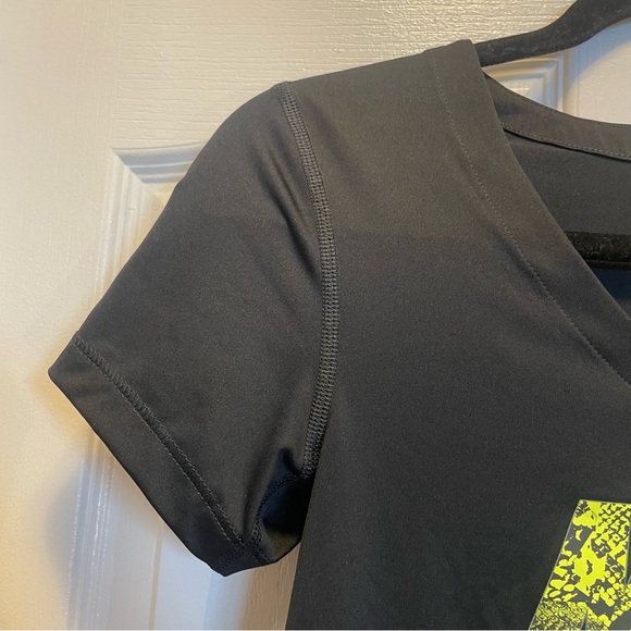 Nike Pro Women’s Dri-FIT V-Neck - Picture 5 of 9